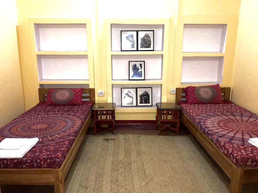 Lotus Paying Guesthouse - Varanasi — Photos 1